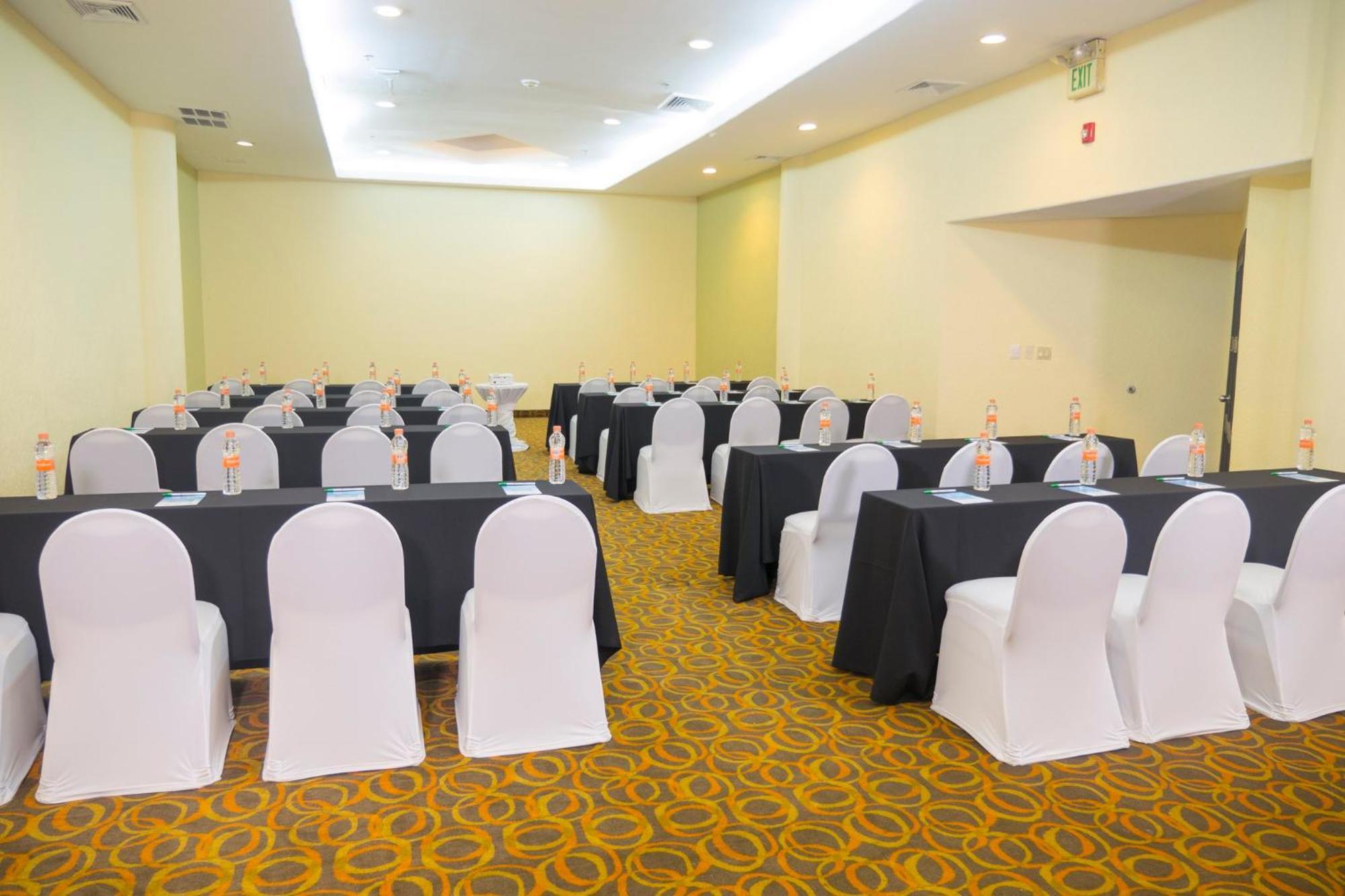 Holiday Inn Tijuana Zona Rio By Ihg Exterior photo